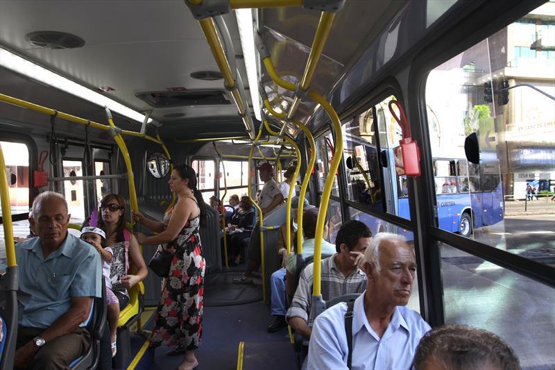 Número de assaltos em ônibus de Curitiba caiu 74% desde 2016