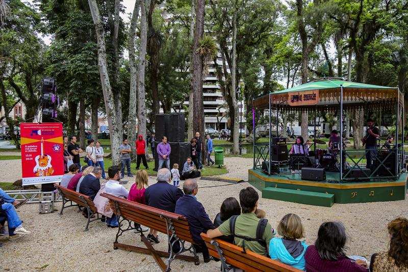 Música é por conta da Oficina no happy hour do Passeio Público e Tanguá