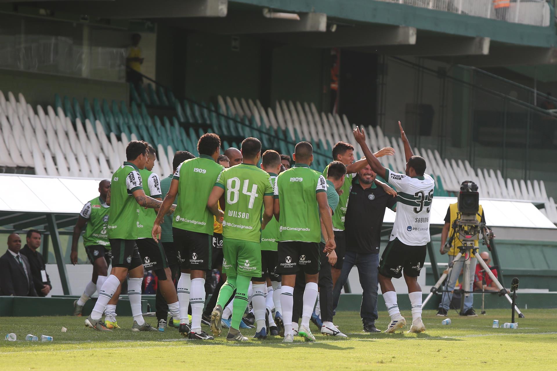 Vitória no clássico