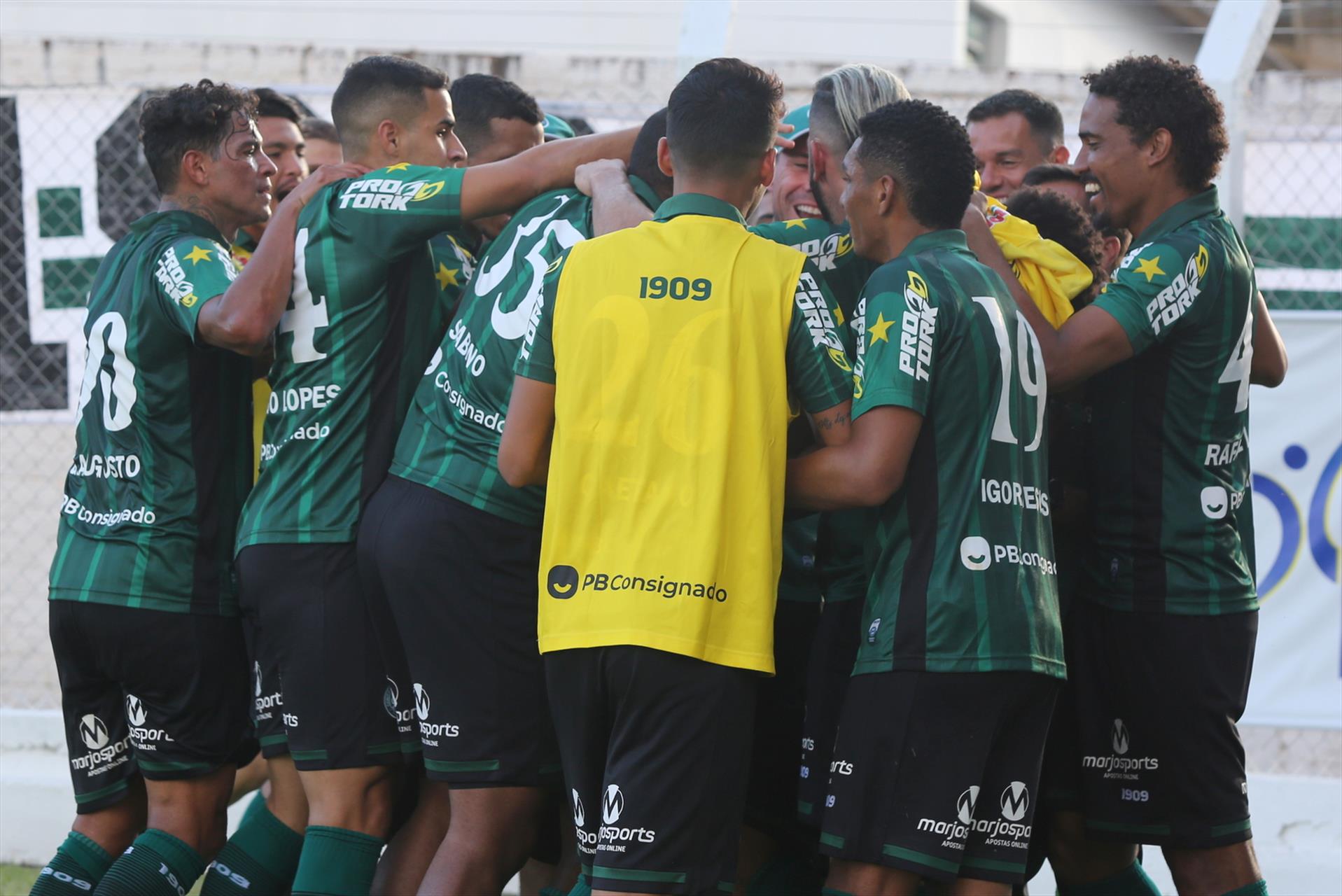 Coxa vence o PSTC
