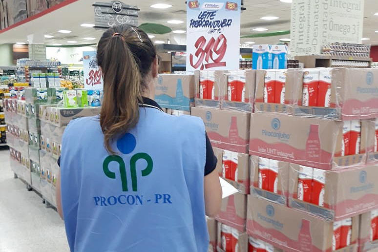 Procon-PR fiscaliza preços de produtos em mercados