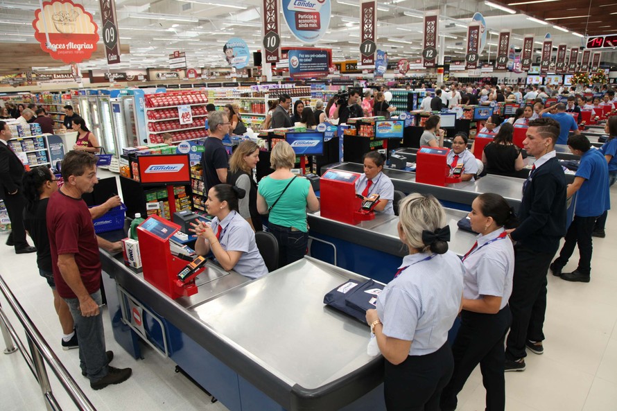 Supermercados terão horário especial para idosos e gestantes