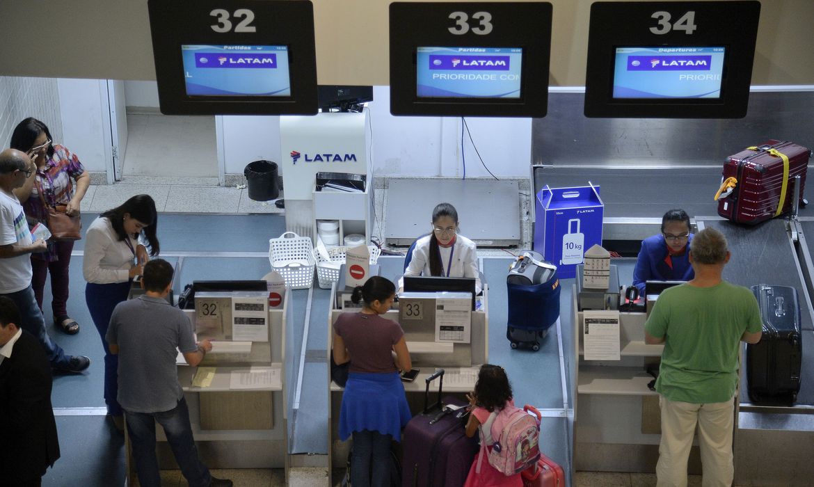 Covid-19: MPF recomenda cancelamento de passagens aéreas sem ônus