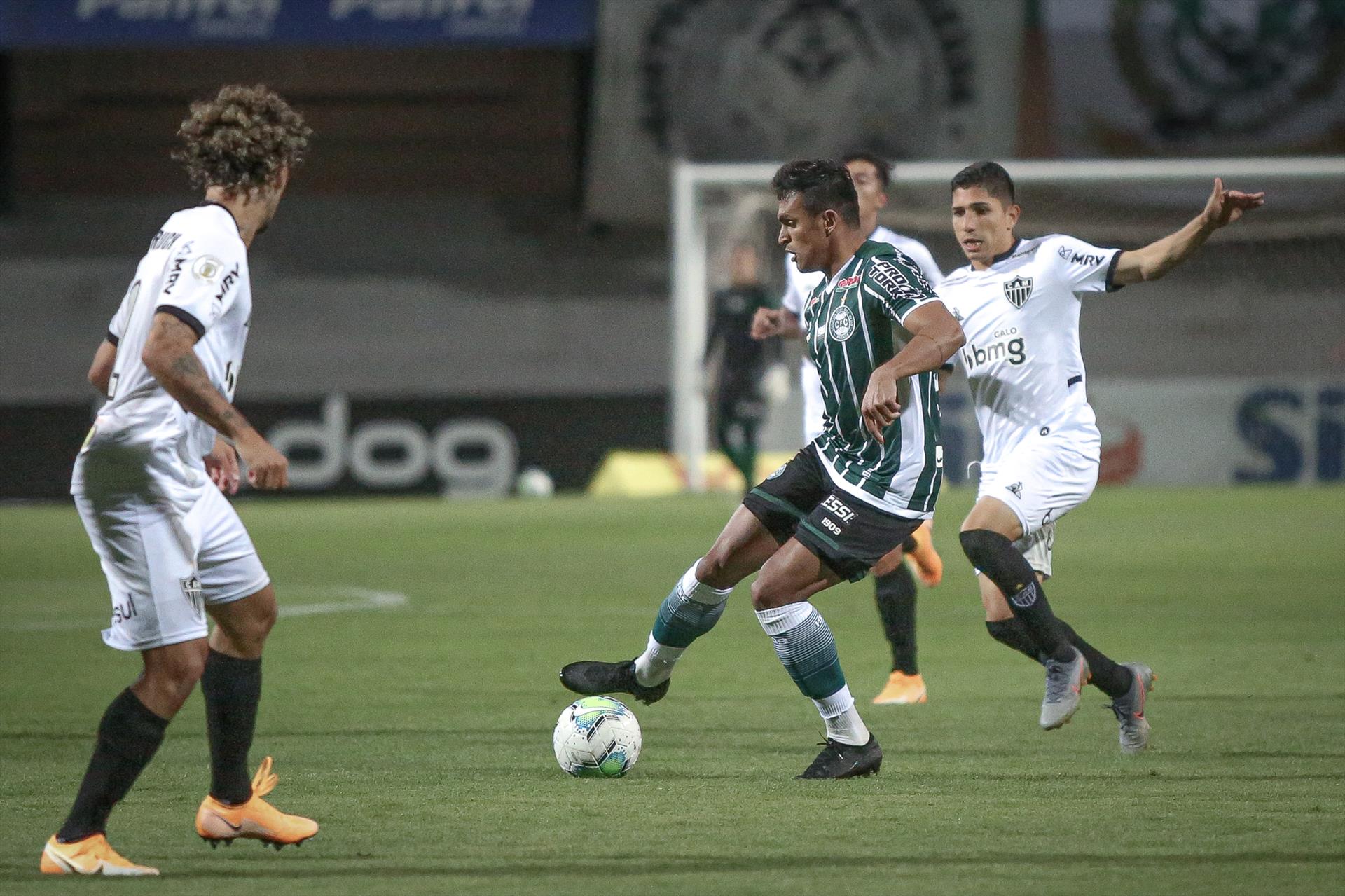 Coritiba sofre revés