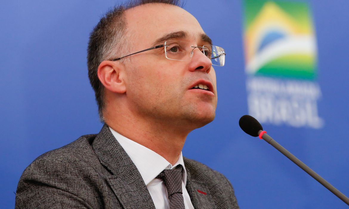 Após problema cardíaco, ministro da Justiça tem alta em Brasília