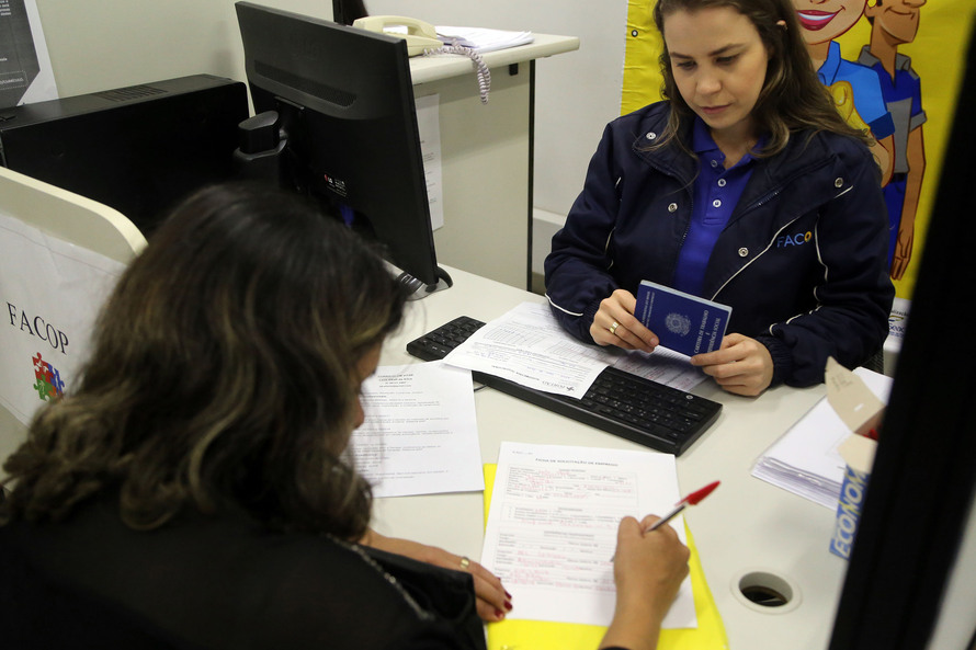 Paraná tem 2.407 vagas ofertadas na semana pelas Agências do Trabalhador