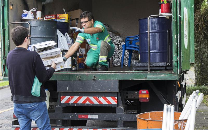 Veja as datas e locais para descarte de lixo tóxico em Curitiba