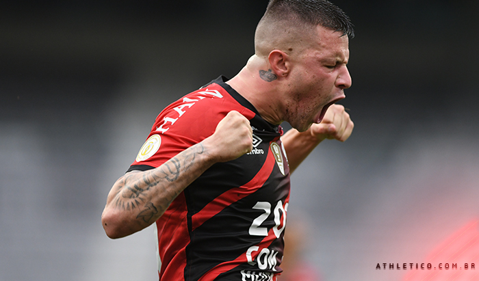 Empate contra o líder