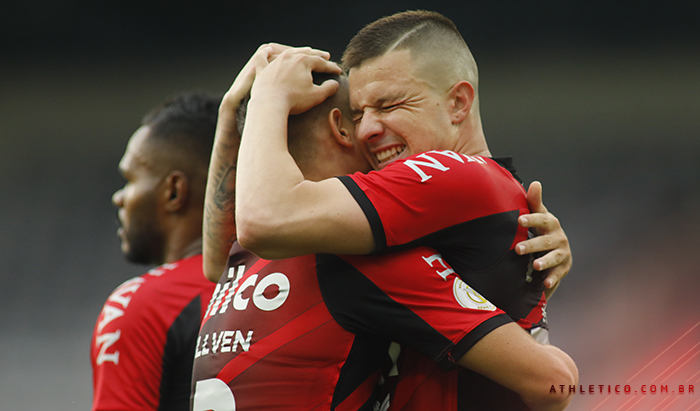 Athletico vence Flamengo na Arena da Baixada