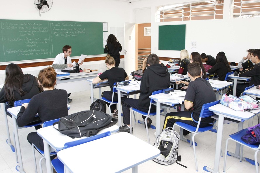 Aulas extras só para professores que não pedirem afastamento