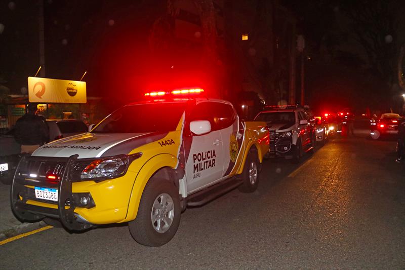 Fiscalização interdita cinco estabelecimentos e encerra balada clandestina na CIC