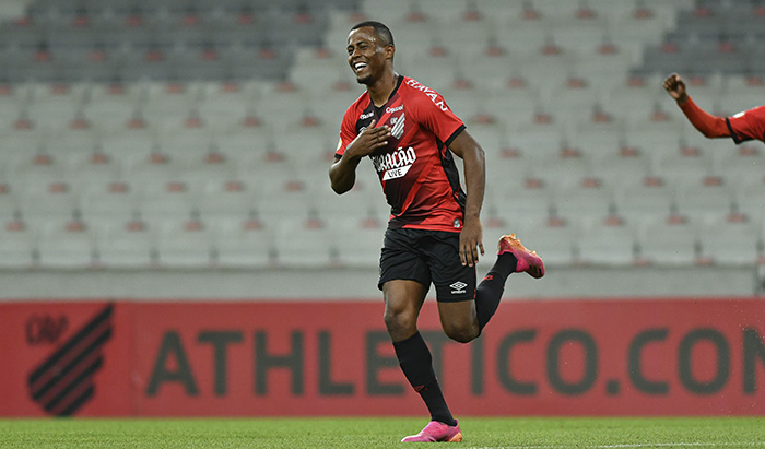 Athletico estreia com vitória no Brasileirão