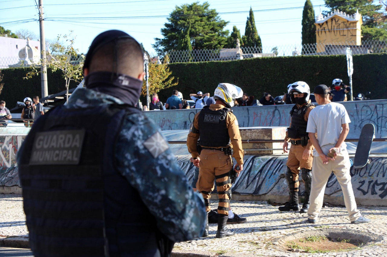 Quase mil pessoas são flagradas em aglomerações na Capital no fim de semana