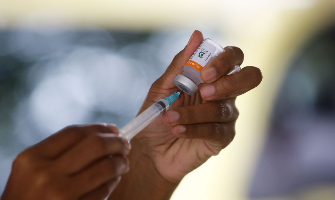 Covid-19: mesmo com atraso, segunda dose da vacina deve ser tomada