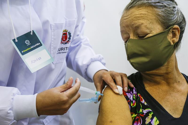 Saúde abre vacinação por idade; pessoas que farão 60 anos até 31 de dezembro são as primeiras