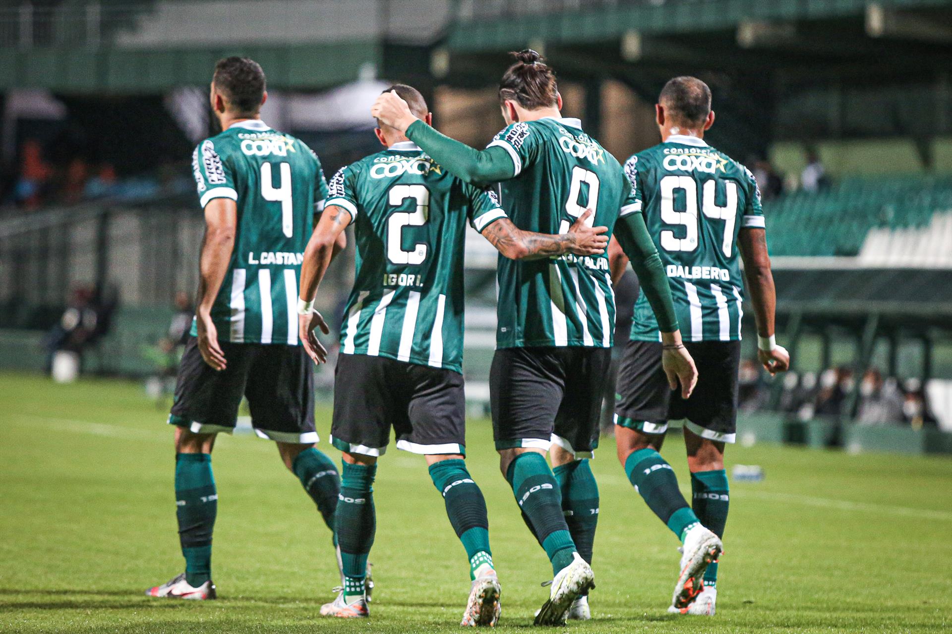 Coxa empata no Couto