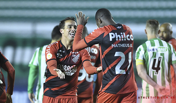 Athletico vence em Caxias do Sul