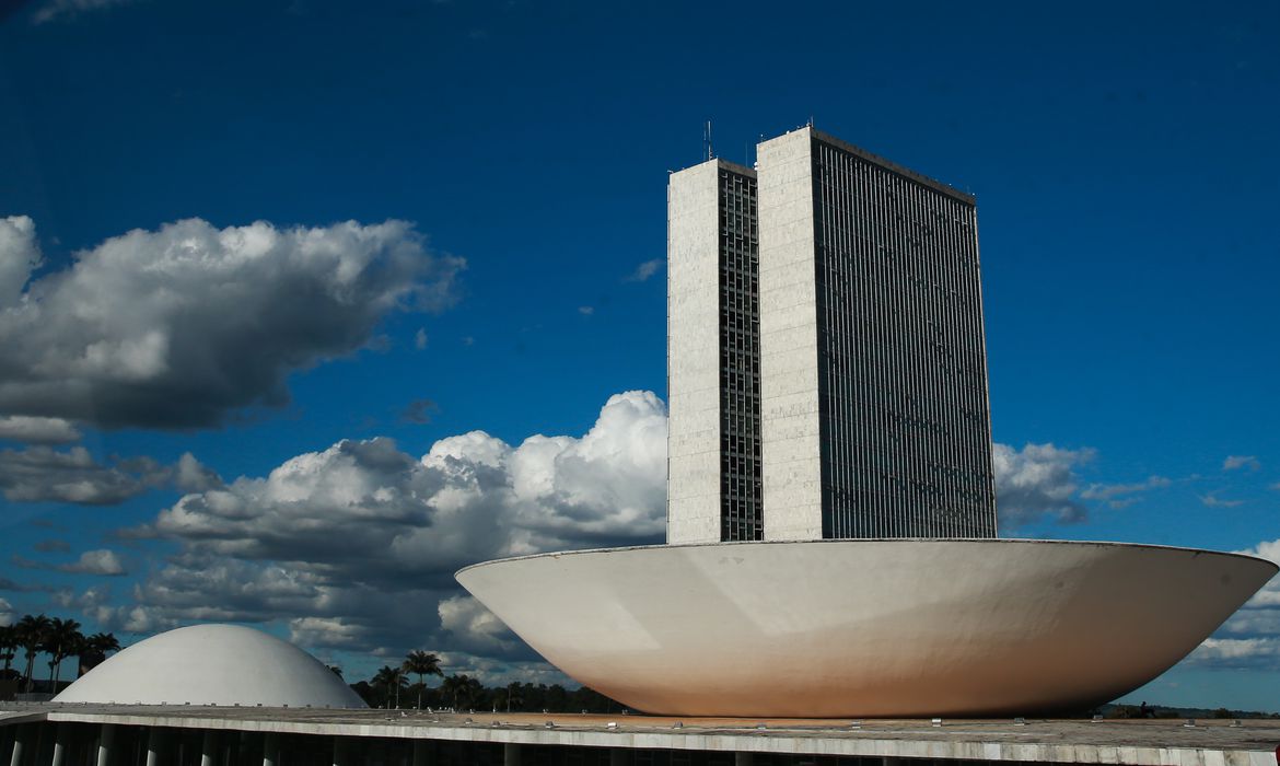 Entidades apresentam a Lira pedido de impeachment com 46 assinaturas