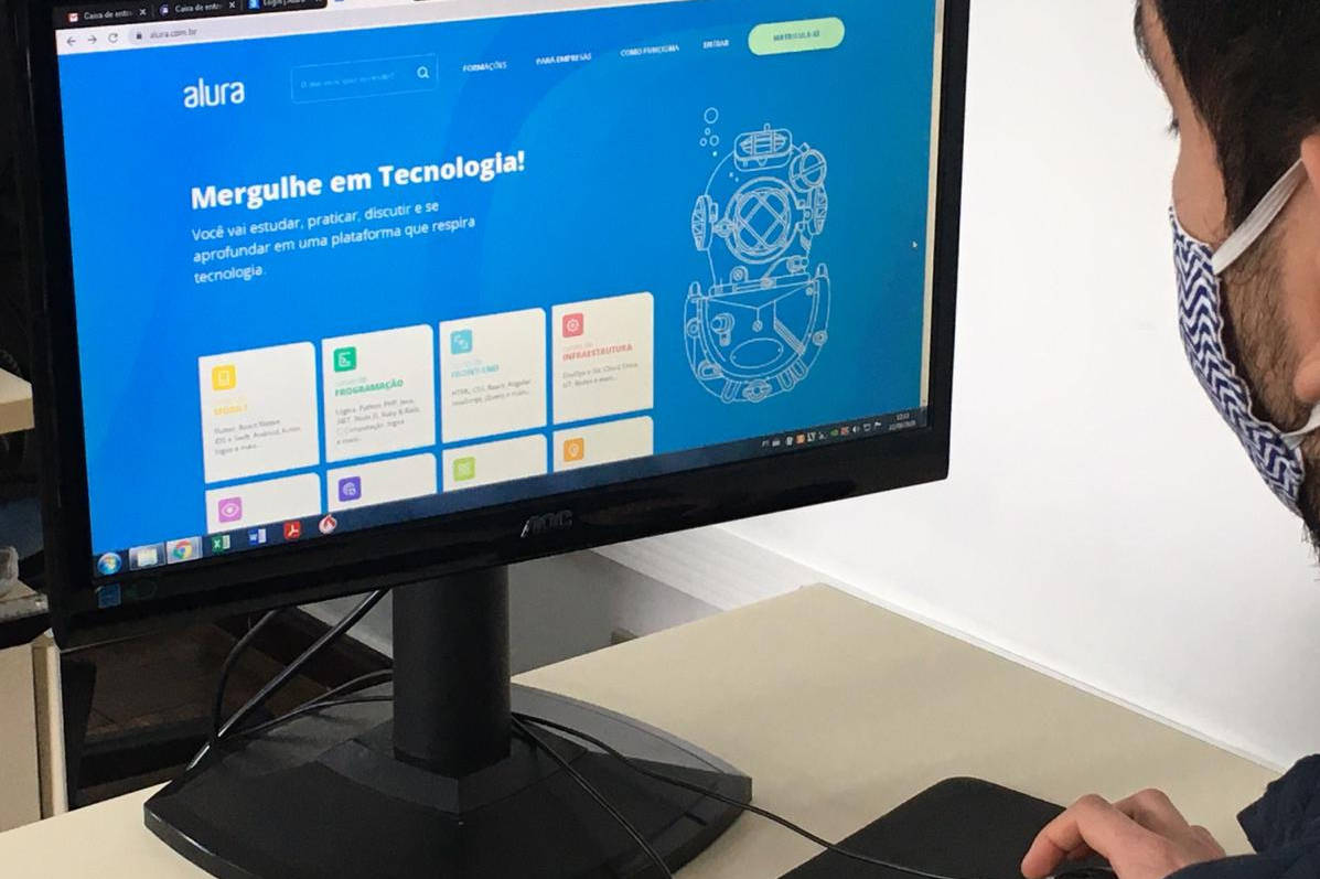 Estudantes completam dois meses de aulas de programação pelo EduTech