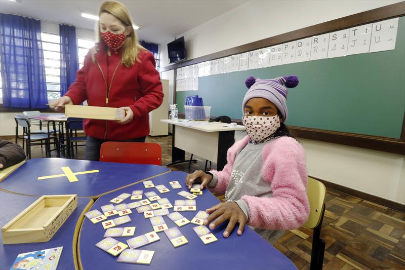 Sete mil crianças voltam às salas de aula da rede municipal de ensino