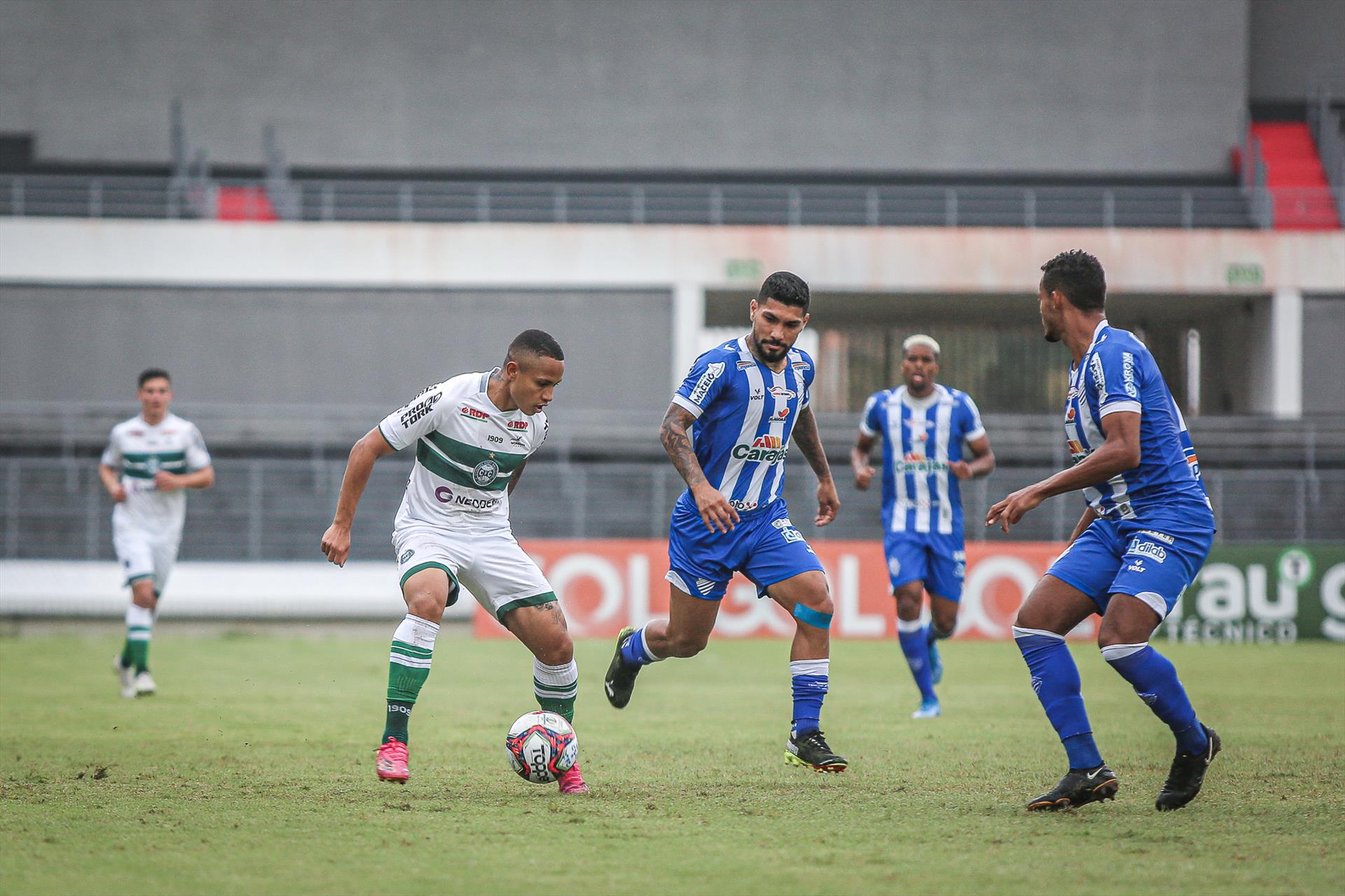 Coxa perde fora de casa