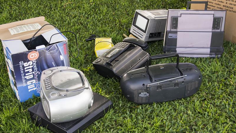 Sábado tem recolhimento de lixo eletrônico por drive-thru