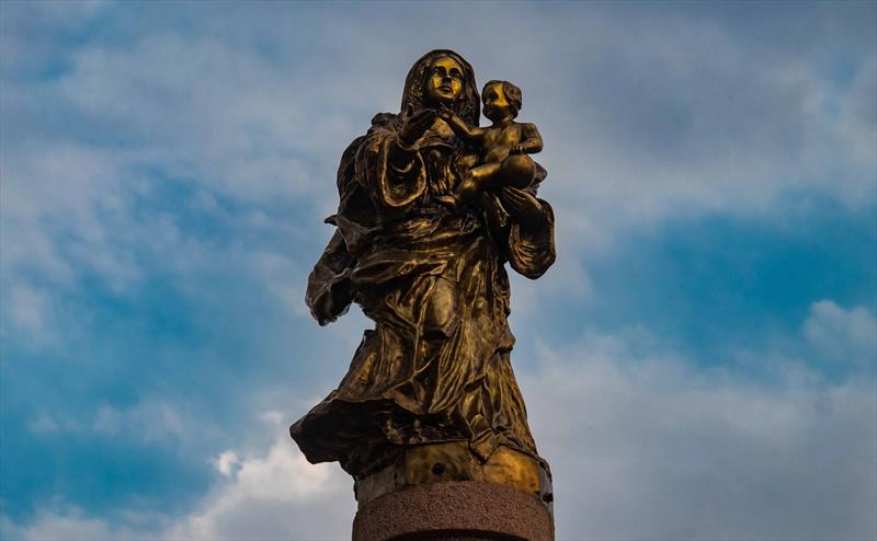 Coroação e missa marcam celebração do Dia da Padroeira de Curitiba