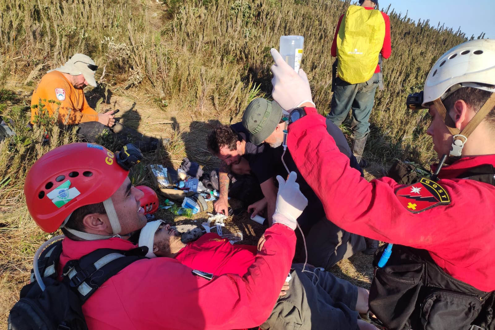Corpo de Bombeiros salva homem que ficou seis dias perdido no Pico Paraná