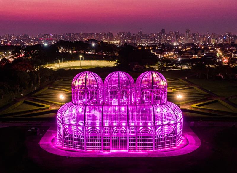 Prefeitura reforça importância da conscientização contra câncer de mama e de útero