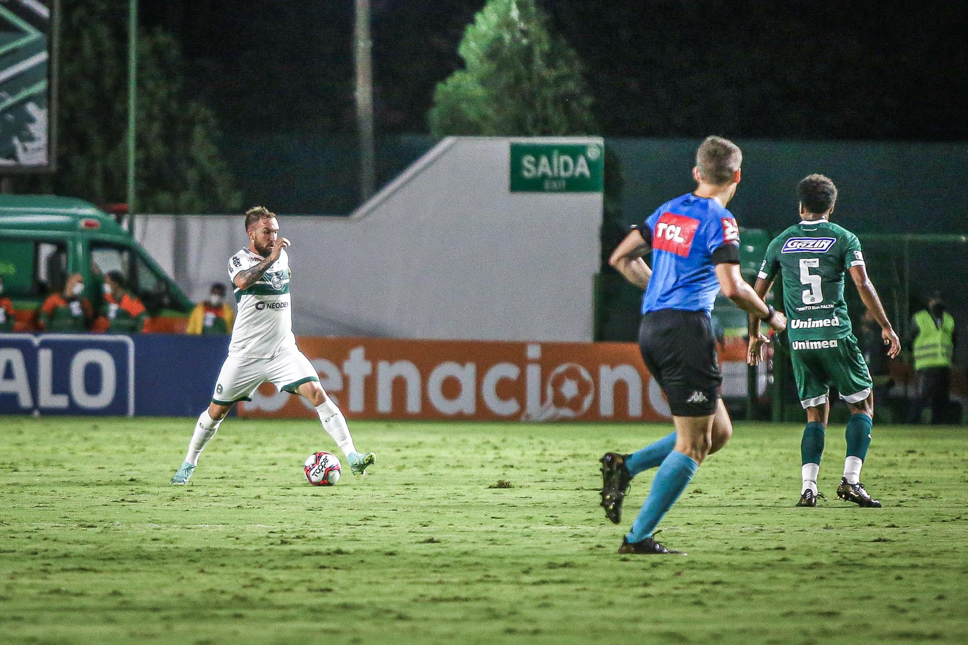 Coxa é superado fora de casa