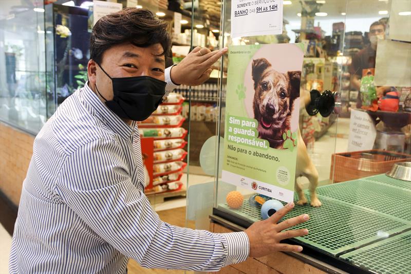 Proteção Animal e pet-shops se unem contra o abandono de cães e gatos
