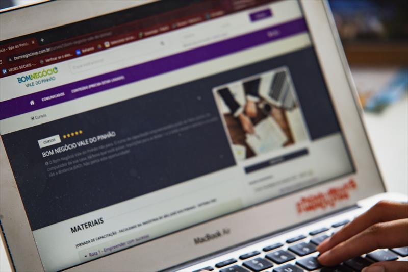 Bom Negócio tem capacitações gratuitas pela internet nas férias