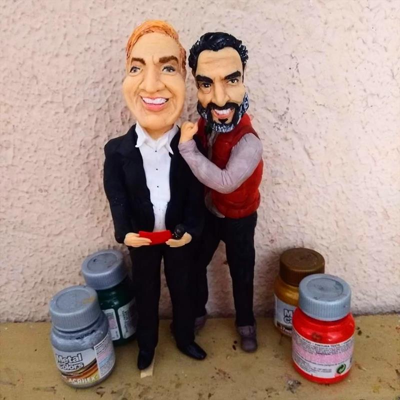 Famosos e personagens ganham vida nas mãos do artesão Tiano