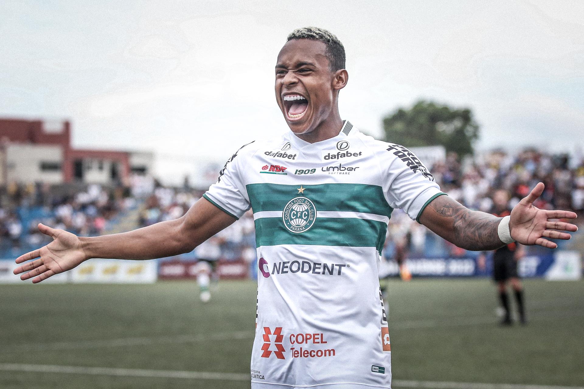 Coxa empata fora de casa