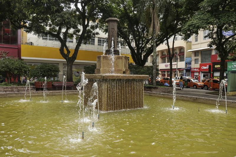 No Centro, chafariz lembra a época de água abundante, mas difícil de conseguir