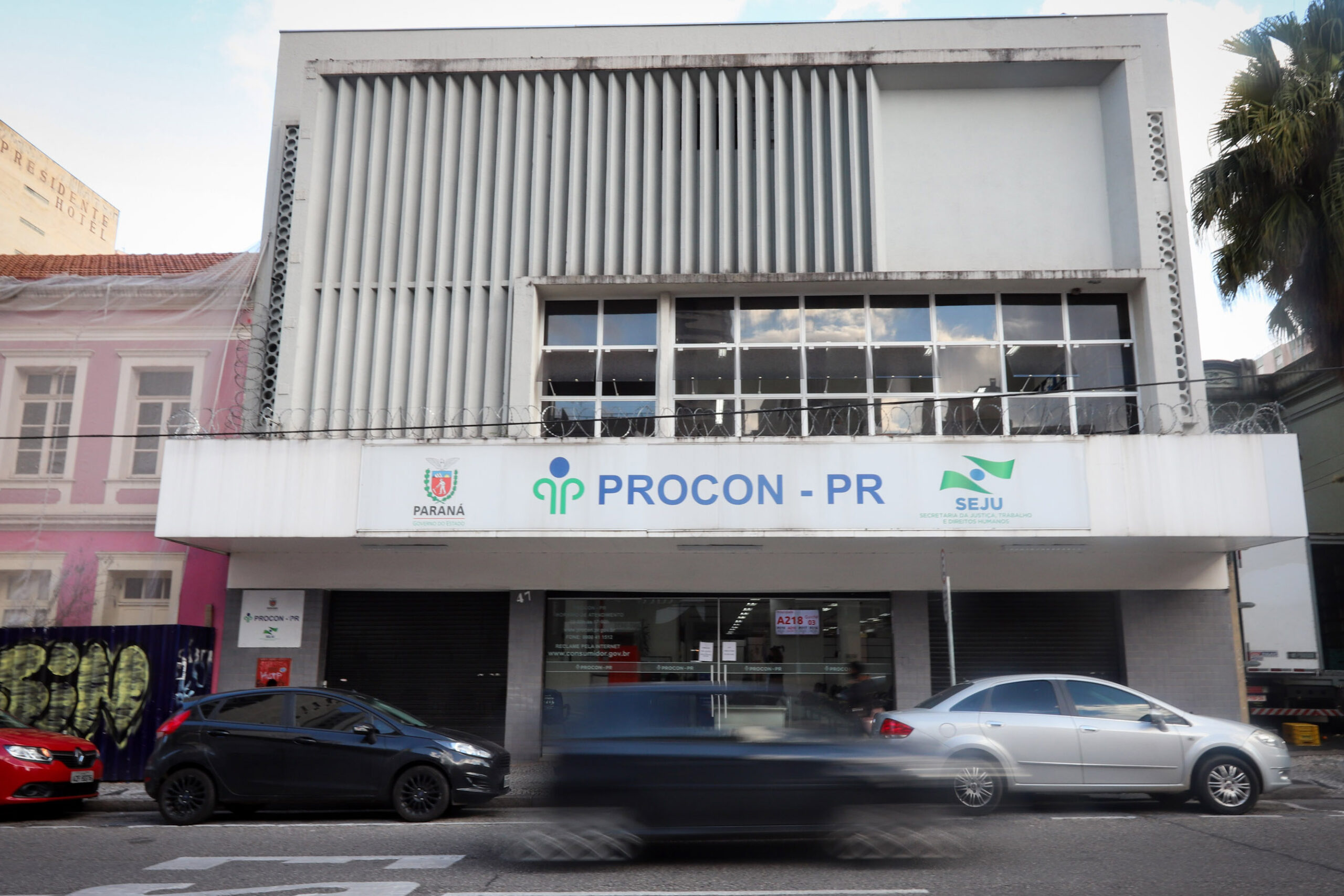 Empresas de telefonia e bancos lideraram atendimentos no Procon-PR em 2021