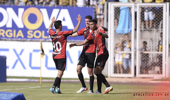 Com show no primeiro tempo, piazada fecha primeira fase com vitória