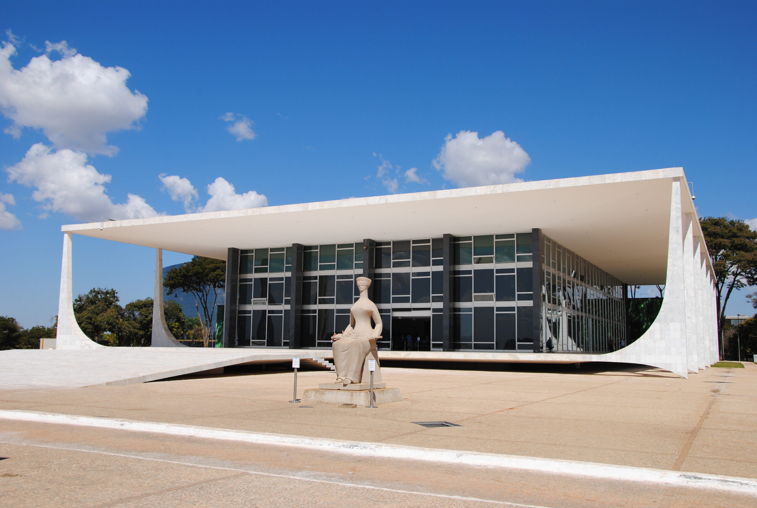 Ministra do STF mantém inquérito contra presidente, no caso Covaxin