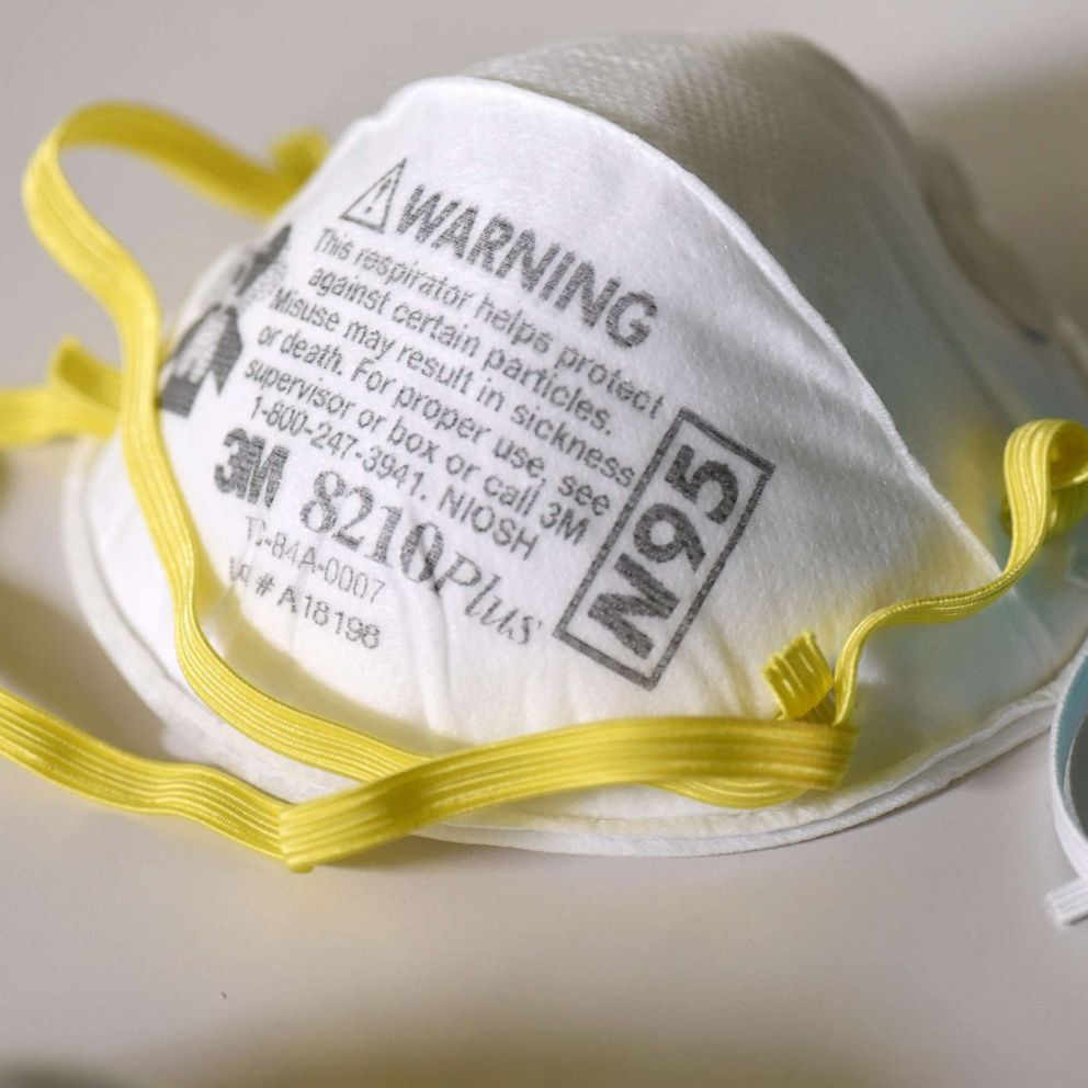 Curitiba retira obrigatoriedade do uso de máscaras em locais fechados, exceto em serviços de saúde