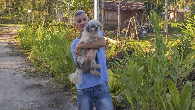 Animal de estimação traz mais saúde e qualidade de vida a idosos, dizem especialistas