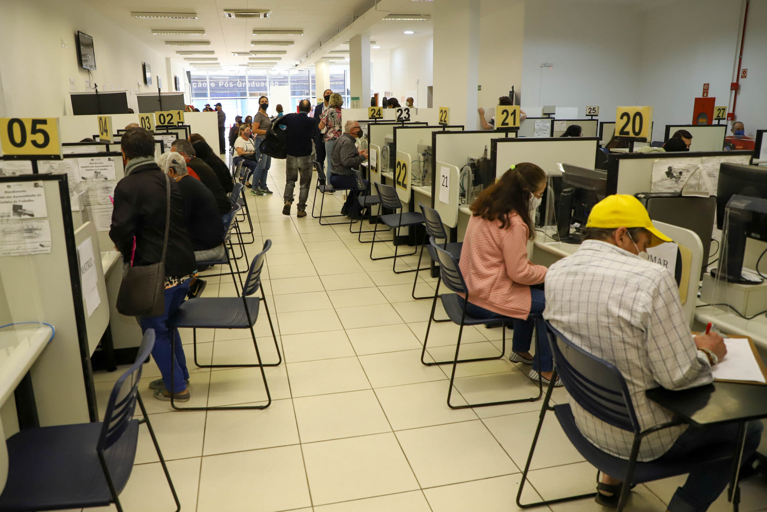 Semana de Tiradentes tem 9.458 vagas disponíveis nas Agências do Trabalhador do Paraná