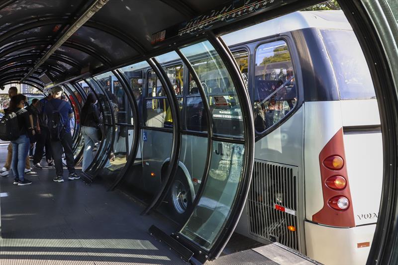 Deslocamento de carro do bairro ao Centro custa o dobro que ir de ônibus