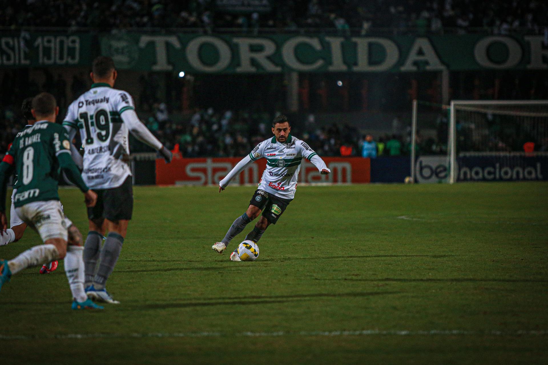 Coxa é superado no Couto Pereira