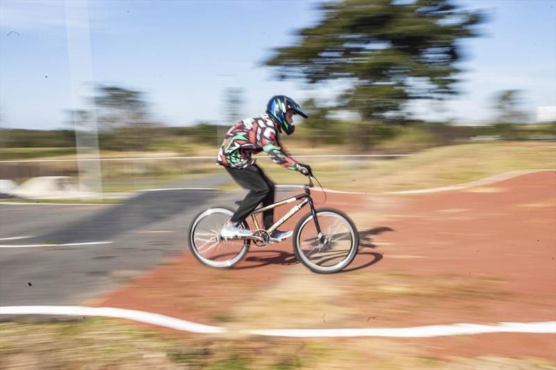 Pista de BMX mais moderna do Brasil faz um ano e concentra talentos