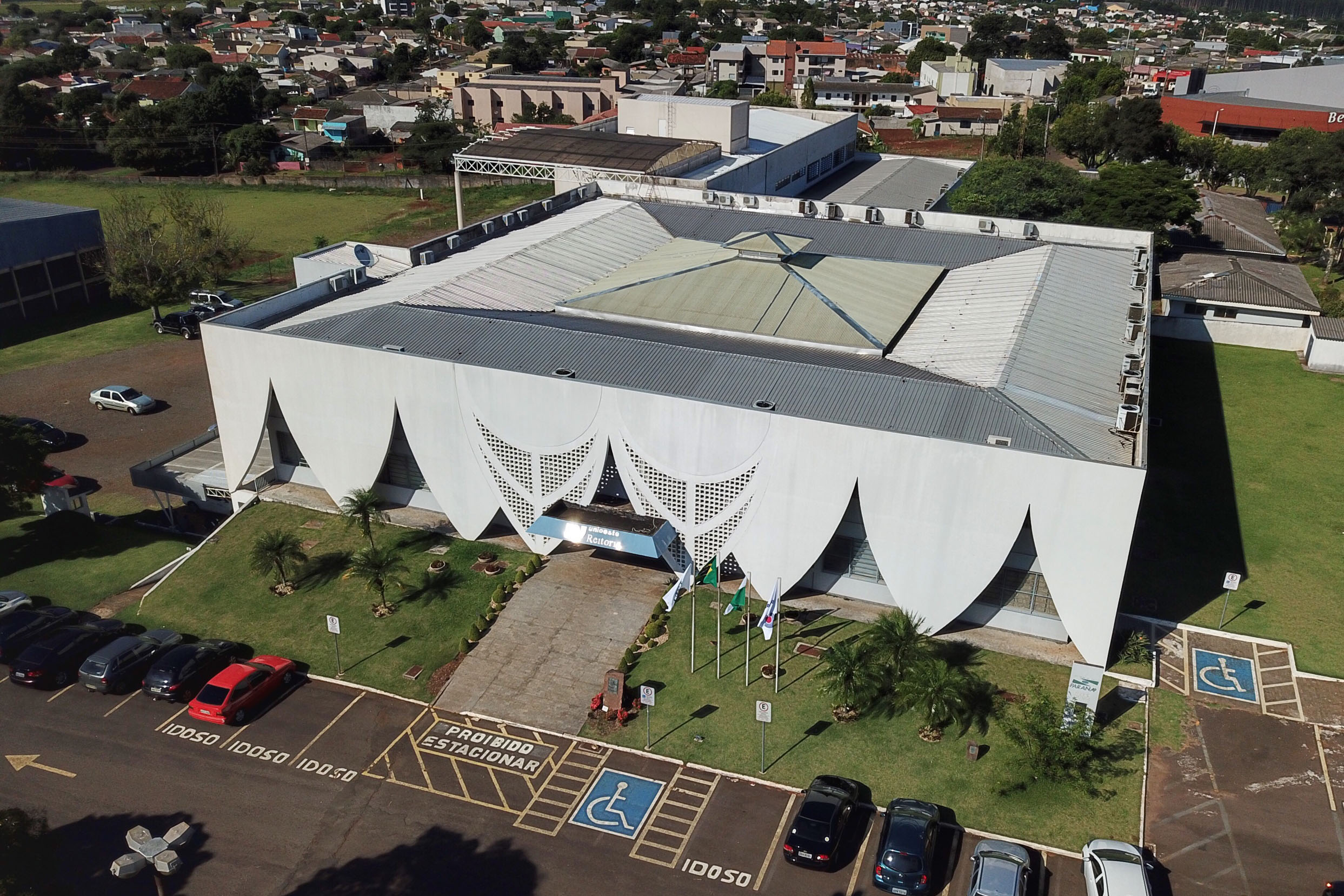 Inscrições para cursos de idiomas das universidades estaduais estão com prazos no fim
