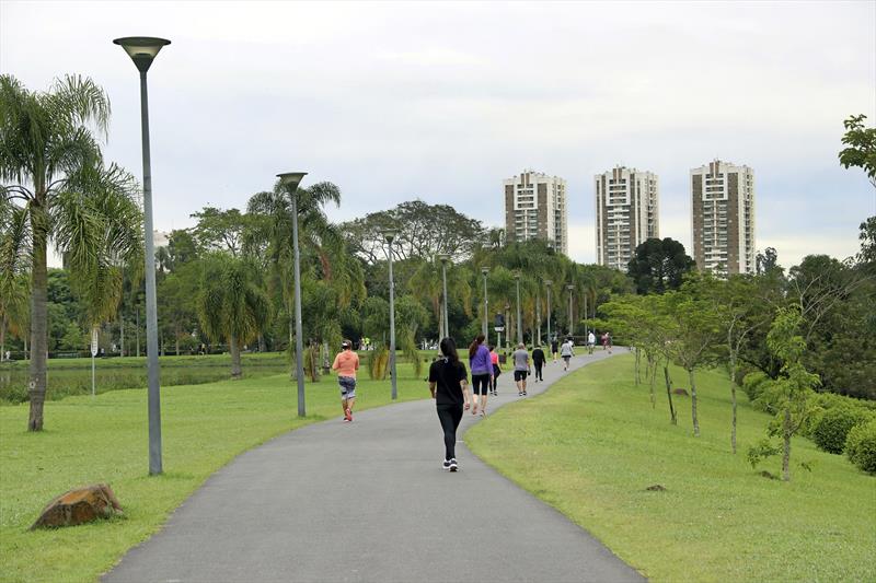 Caminhada CuritibAtiva volta neste sábado às dez regionais
