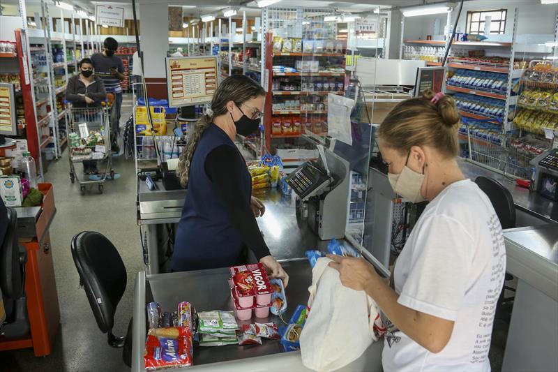 Cesta básica no Armazém da Família chega a ser R$ 267 mais barata que em mercados convencionais