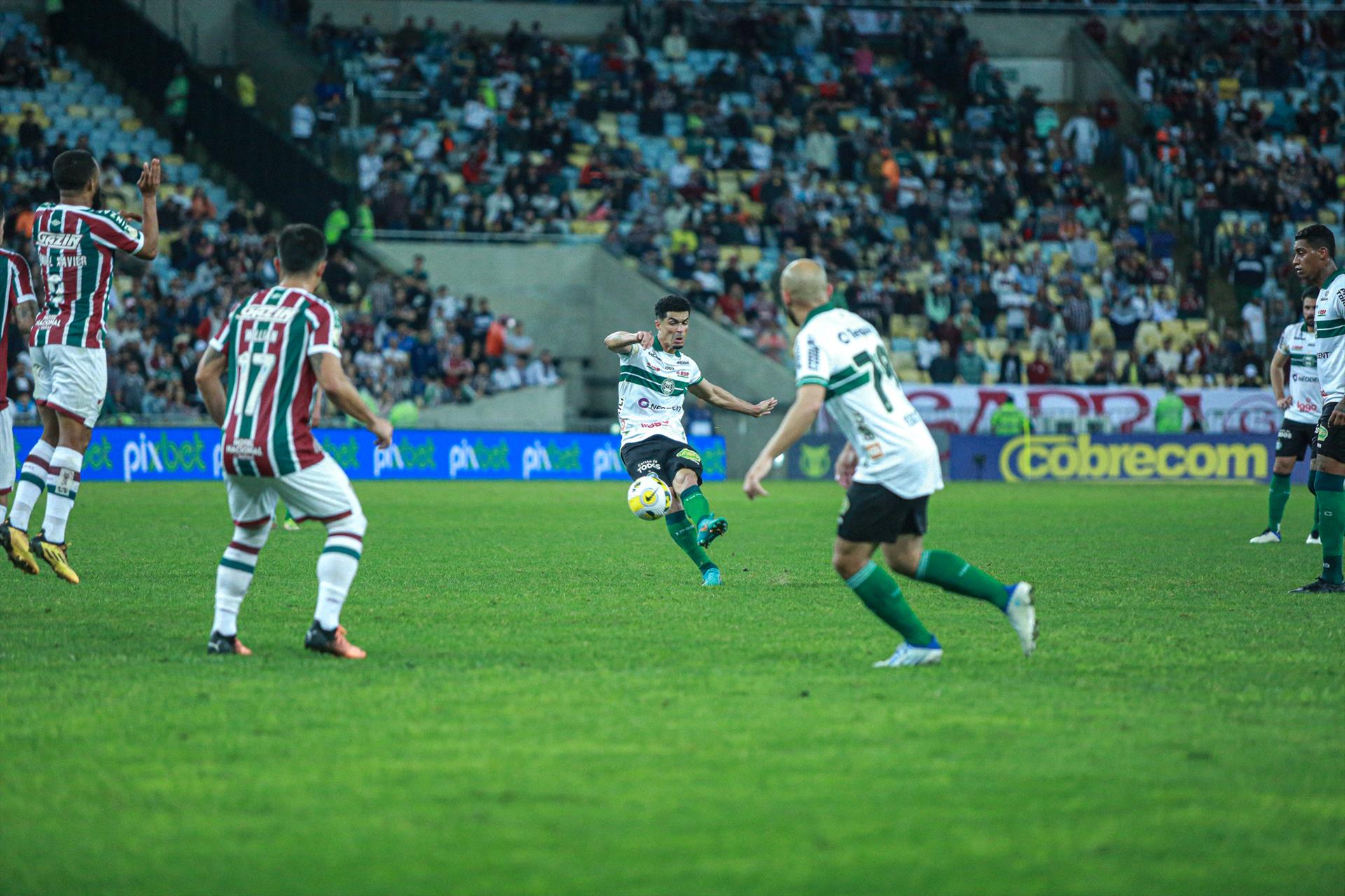 Coxa é derrotado no Maracanã