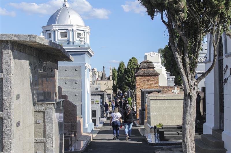 Reparos em jazigos dos cemitérios municipais podem ser feitos até o dia 31