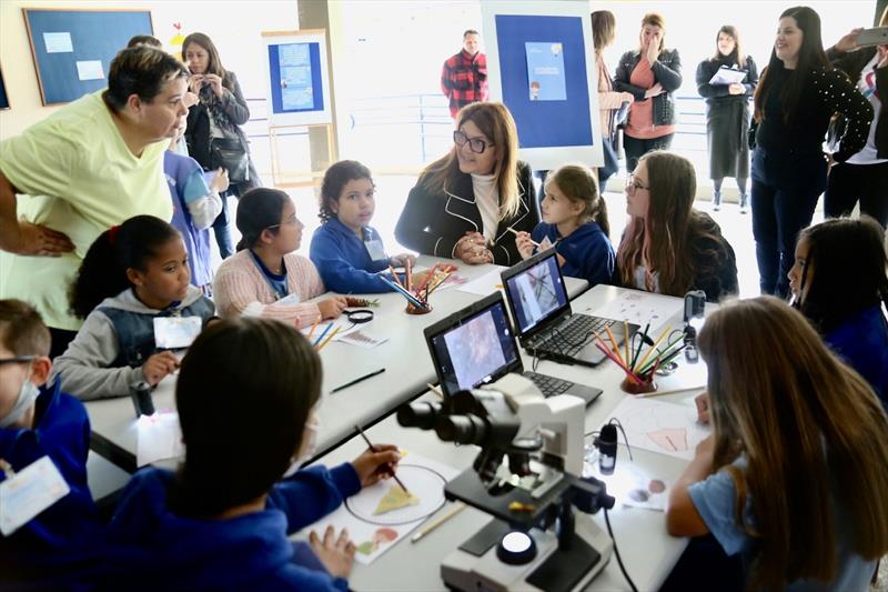 Escolas municipais da Regional Portão começam a receber Faróis Móveis
